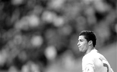 巴萨0-3不敌切尔西，弗里克执教生涯首次在欧冠被零封（切尔西3-0完胜巴萨，弗里克欧冠执教生涯首遭零封）