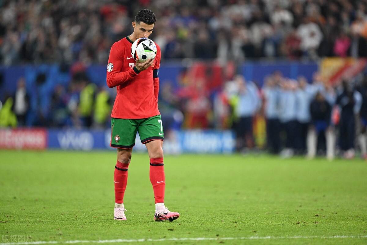 皇马3人染红！裁判报告曝光，2人或被禁赛2场，遭卡瓦哈尔嘲讽（皇马三将染红！裁判报告流出，两人或被停赛两场，卡瓦哈尔出言嘲讽）