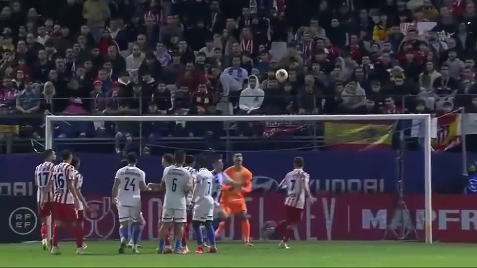 18岁新秀王洪泽CBA首秀获赞成熟如28岁（18岁新星王洪泽CBA处子战表现老练，被赞宛如28岁）