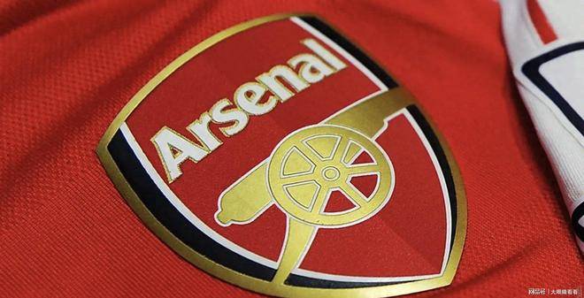 随着曼城1-2，利物浦0-3，英超最新争冠形势出炉：天助阿森纳得利（曼城1-2、利物浦0-3，英超争冠格局突变：阿森纳坐收渔利）