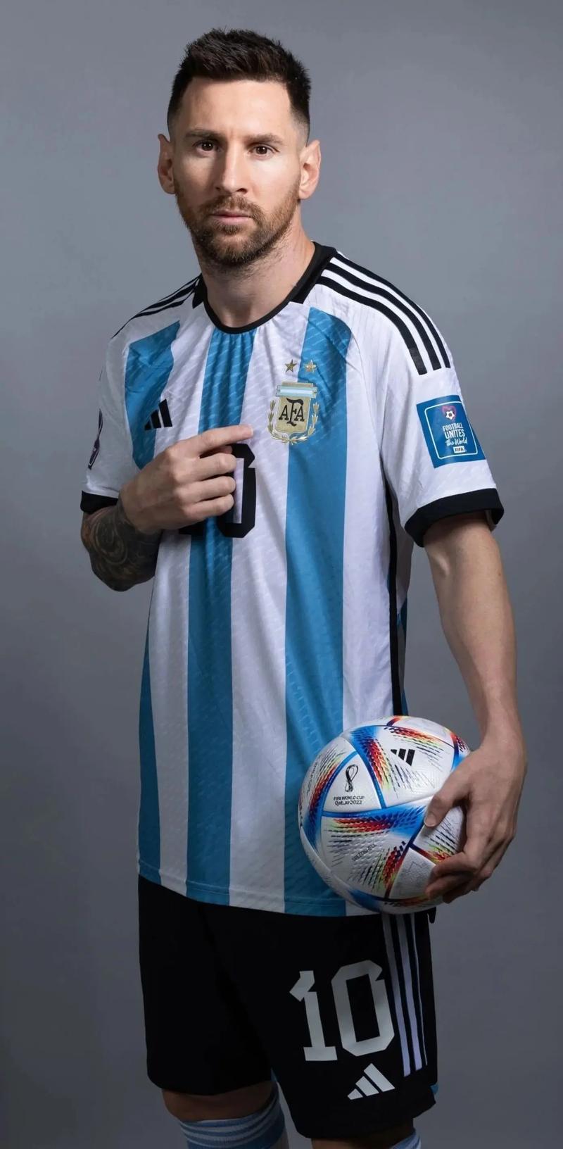 国米10人出战国际比赛日合计出场1083分钟，米兰11人979分钟（国际比赛日：国米10人累计出场1083分钟，米兰11人合计979分钟）