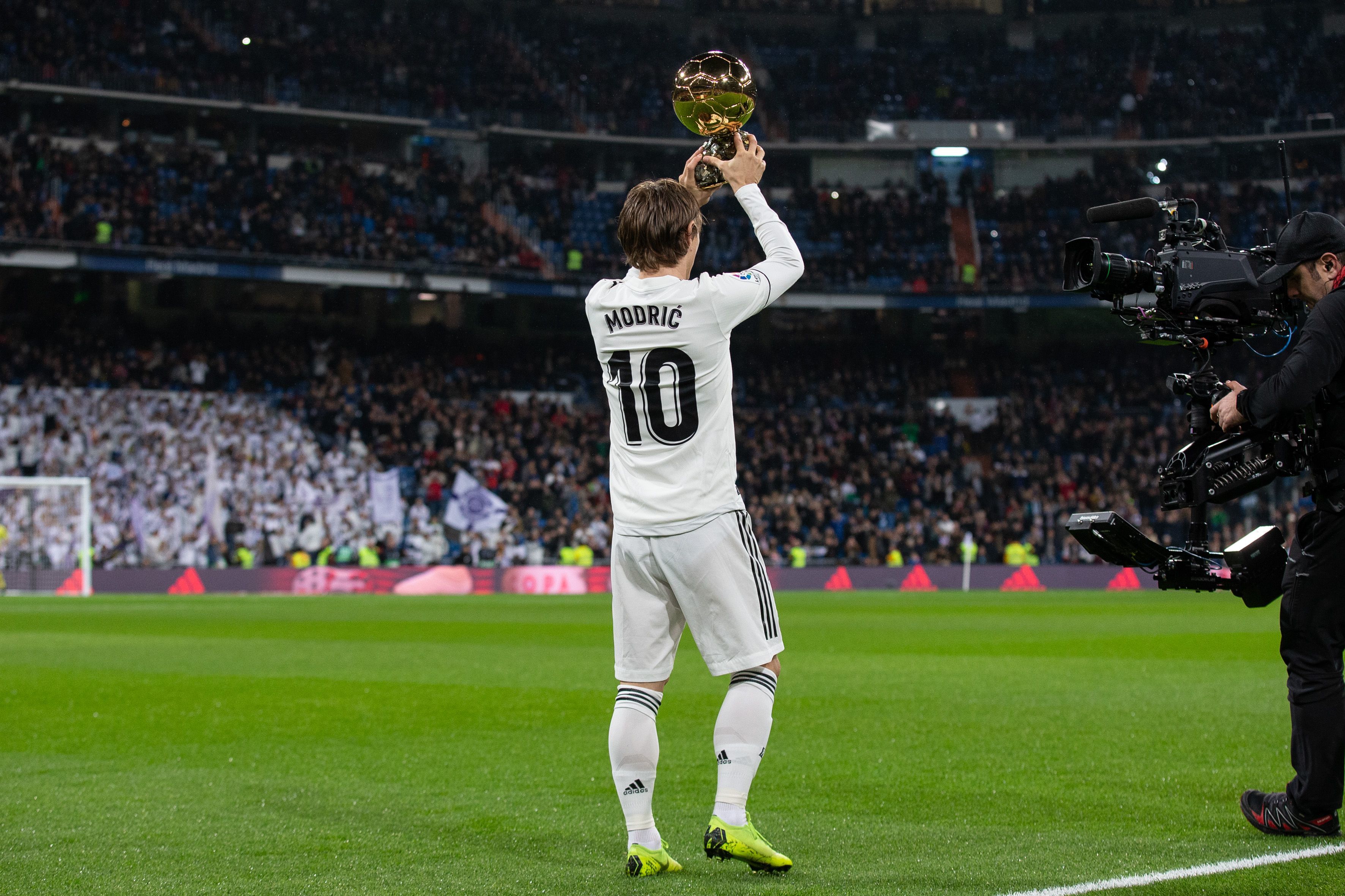 替补球员再次建功，球队深度获认可（替补再度发威，阵容厚度获赞）