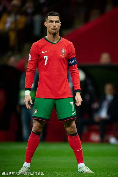 官方：鸟栖砂岩与主帅小菊昭雄续约至26／27赛季结束（鸟栖砂岩官宣与主帅小菊昭雄续约，合同至2026／27赛季末）