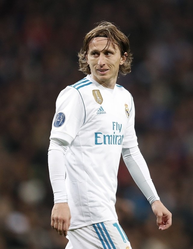 苏格兰女足队长卡思伯特与中国队比赛时头部受伤，被紧急送医（苏格兰女足队长卡思伯特在对华比赛中头部受伤，紧急送往医院）